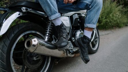 Motorrad Auspuff im Vergleich
